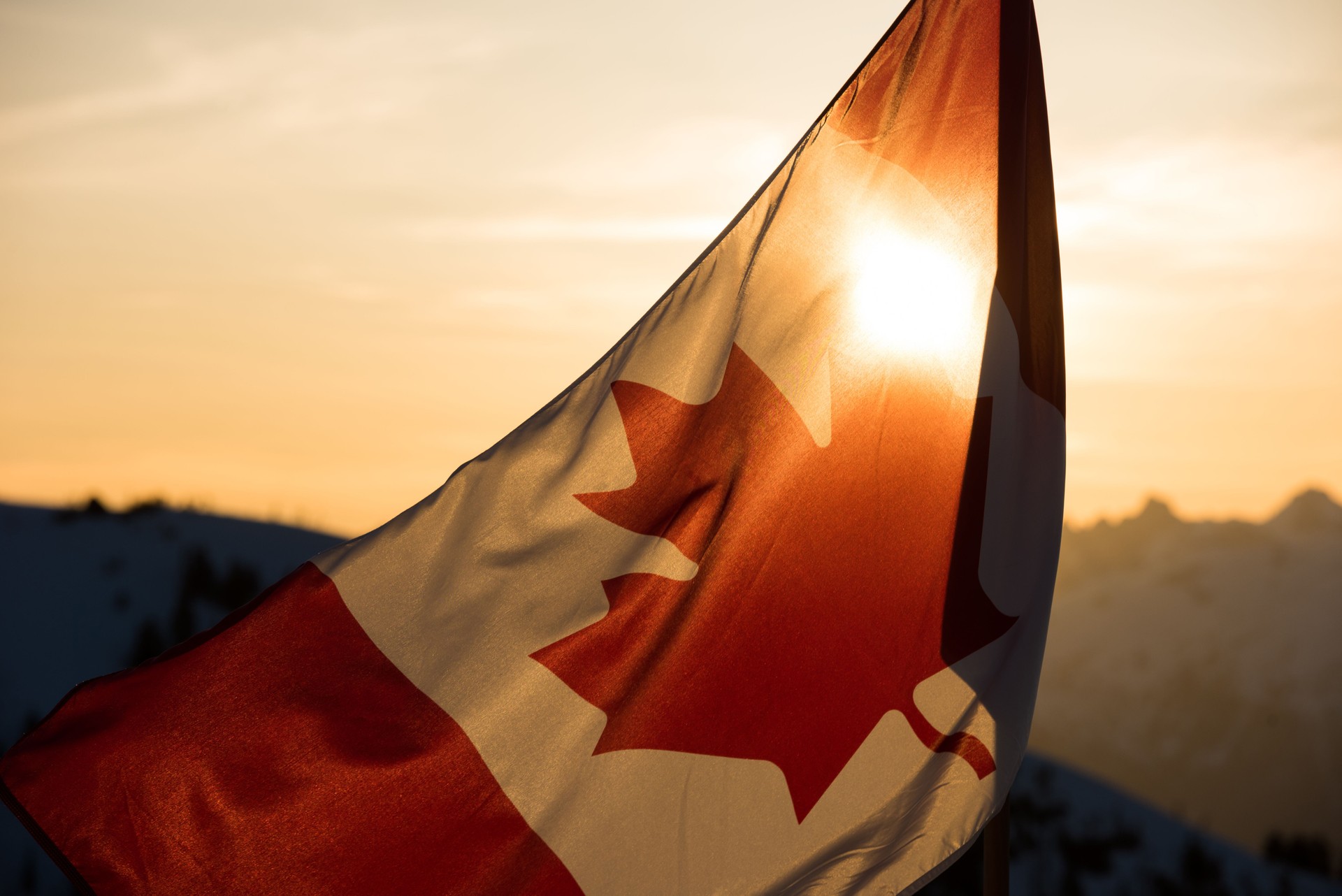 Drapeau canadien au coucher de soleil